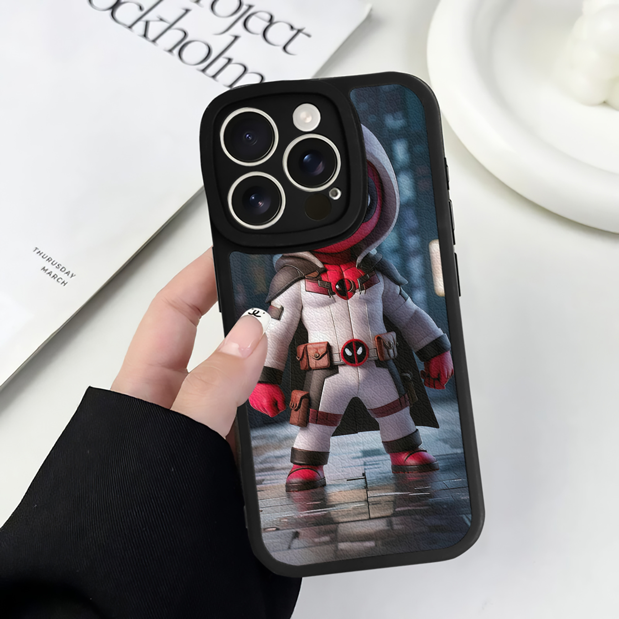 （画像用） Deadpool デッドプール 【iPhone 16シリーズ対応】シリコンスマホケース（レザー調） 材質：シリコン